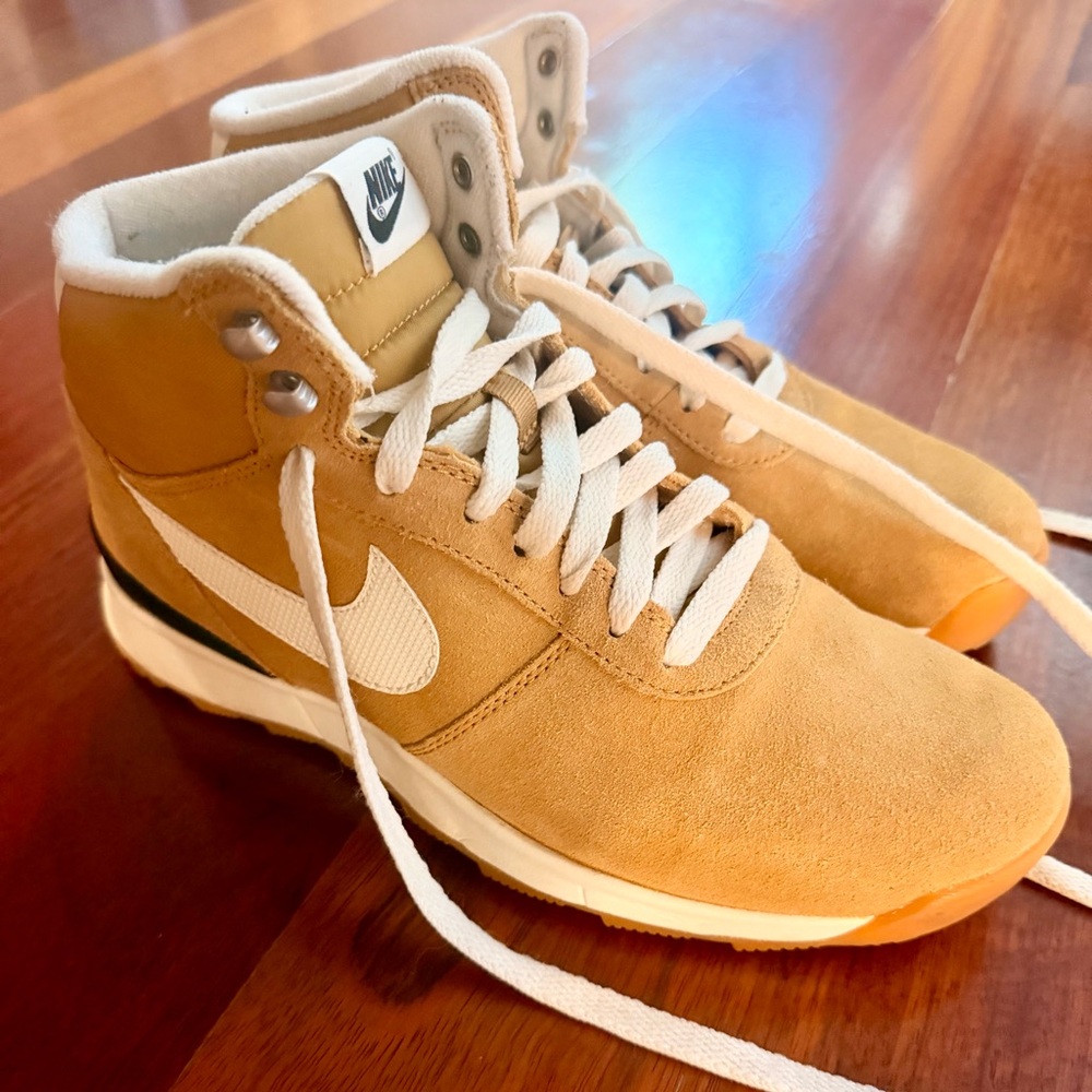 Nike ACG Acorra Suede Hiking Sneakerboot